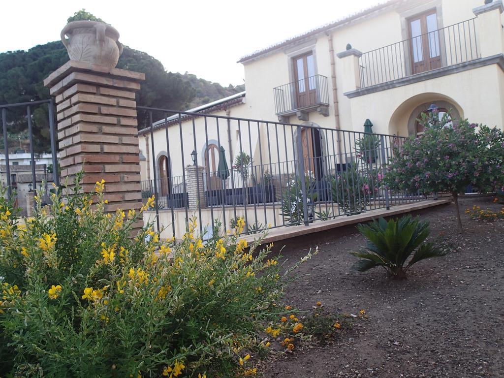 Patitiri Guest House Санта Тереза ди Рива Екстериор снимка