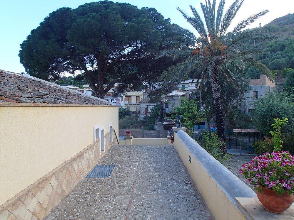 Patitiri Guest House Санта Тереза ди Рива Екстериор снимка