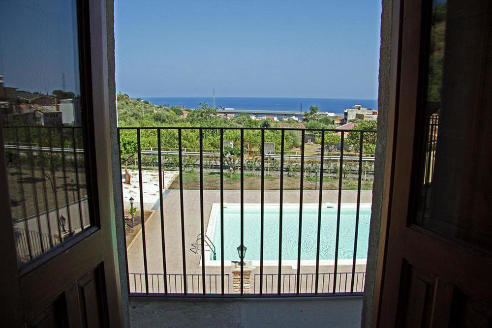 Patitiri Guest House Санта Тереза ди Рива Екстериор снимка