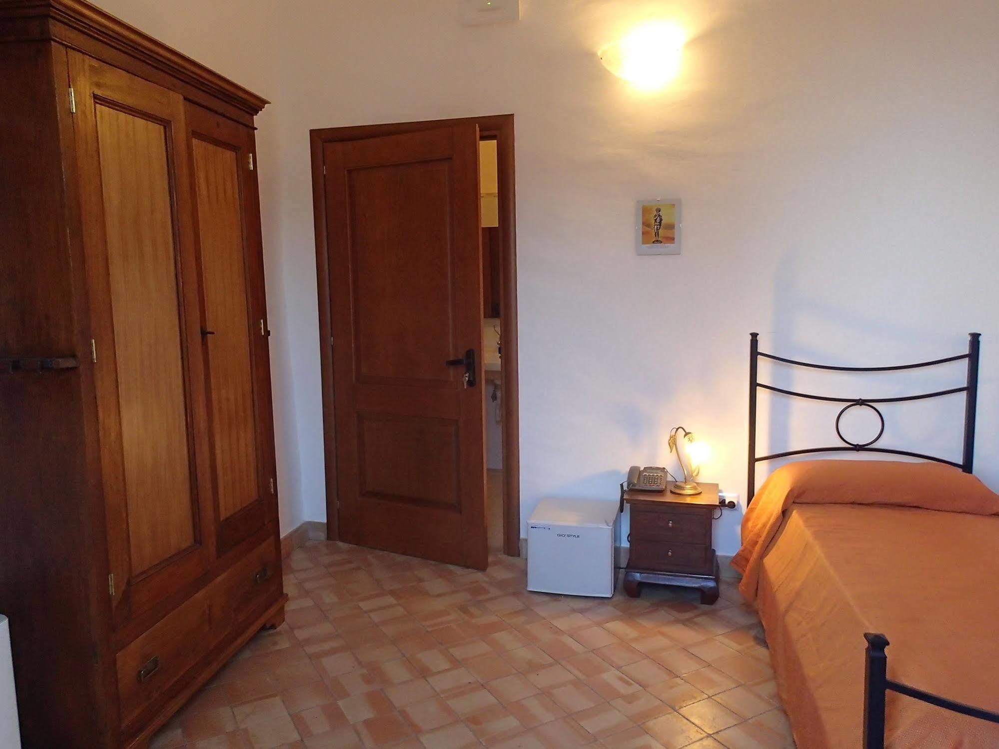 Patitiri Guest House Санта Тереза ди Рива Екстериор снимка