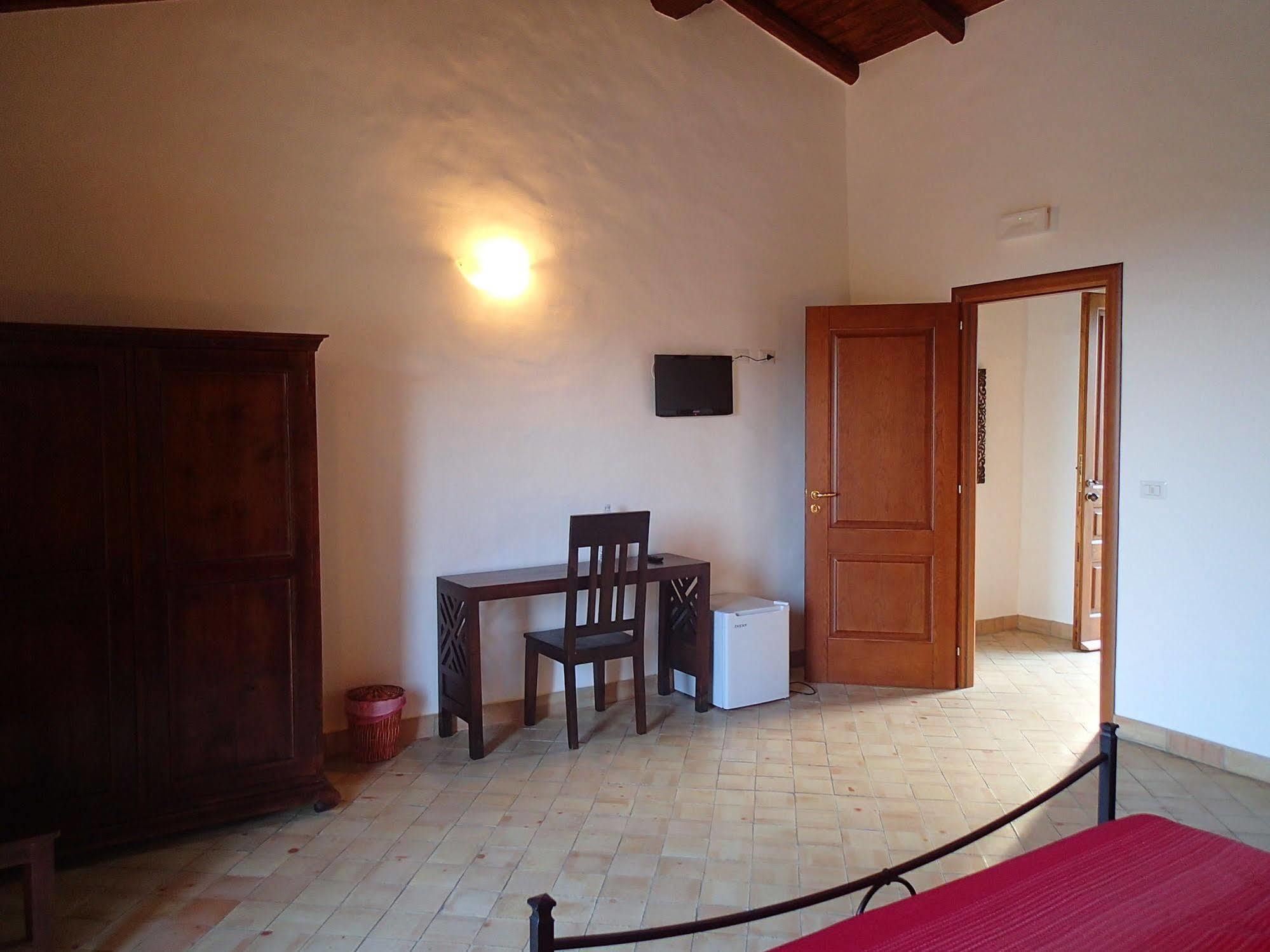 Patitiri Guest House Санта Тереза ди Рива Екстериор снимка