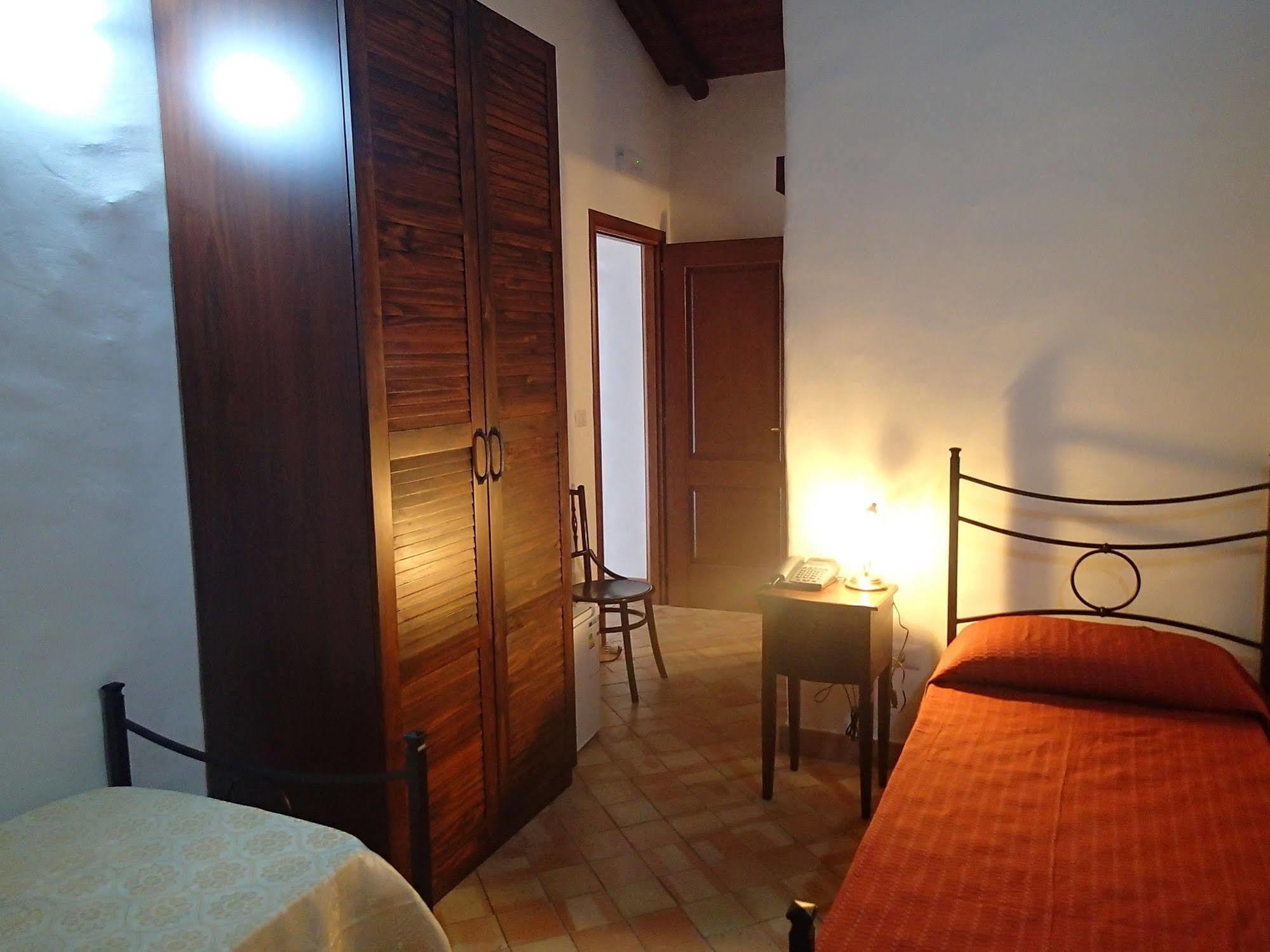 Patitiri Guest House Санта Тереза ди Рива Екстериор снимка