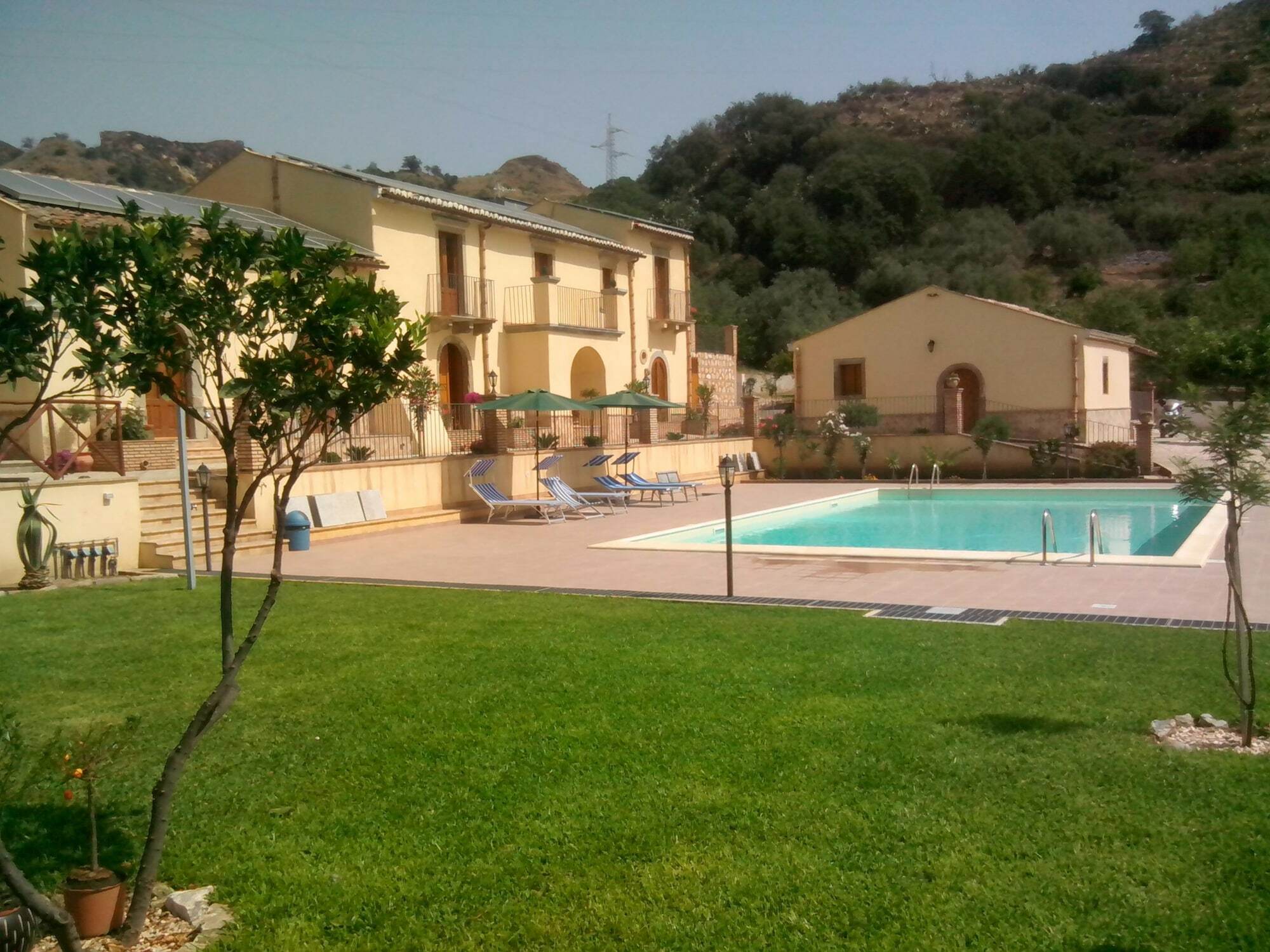 Patitiri Guest House Санта Тереза ди Рива Екстериор снимка